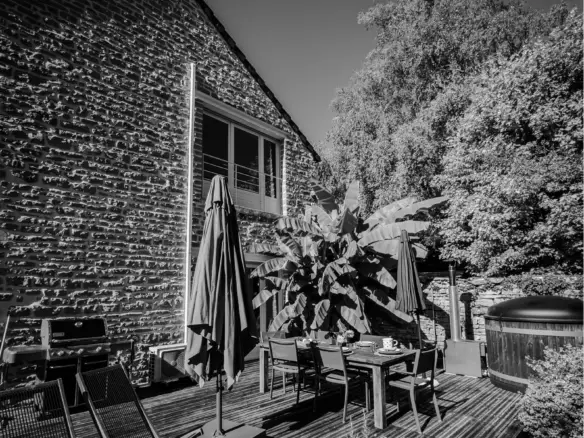 terrasse maison de caractère Culles-les-Roches jardin repas extérieur Bourgogne