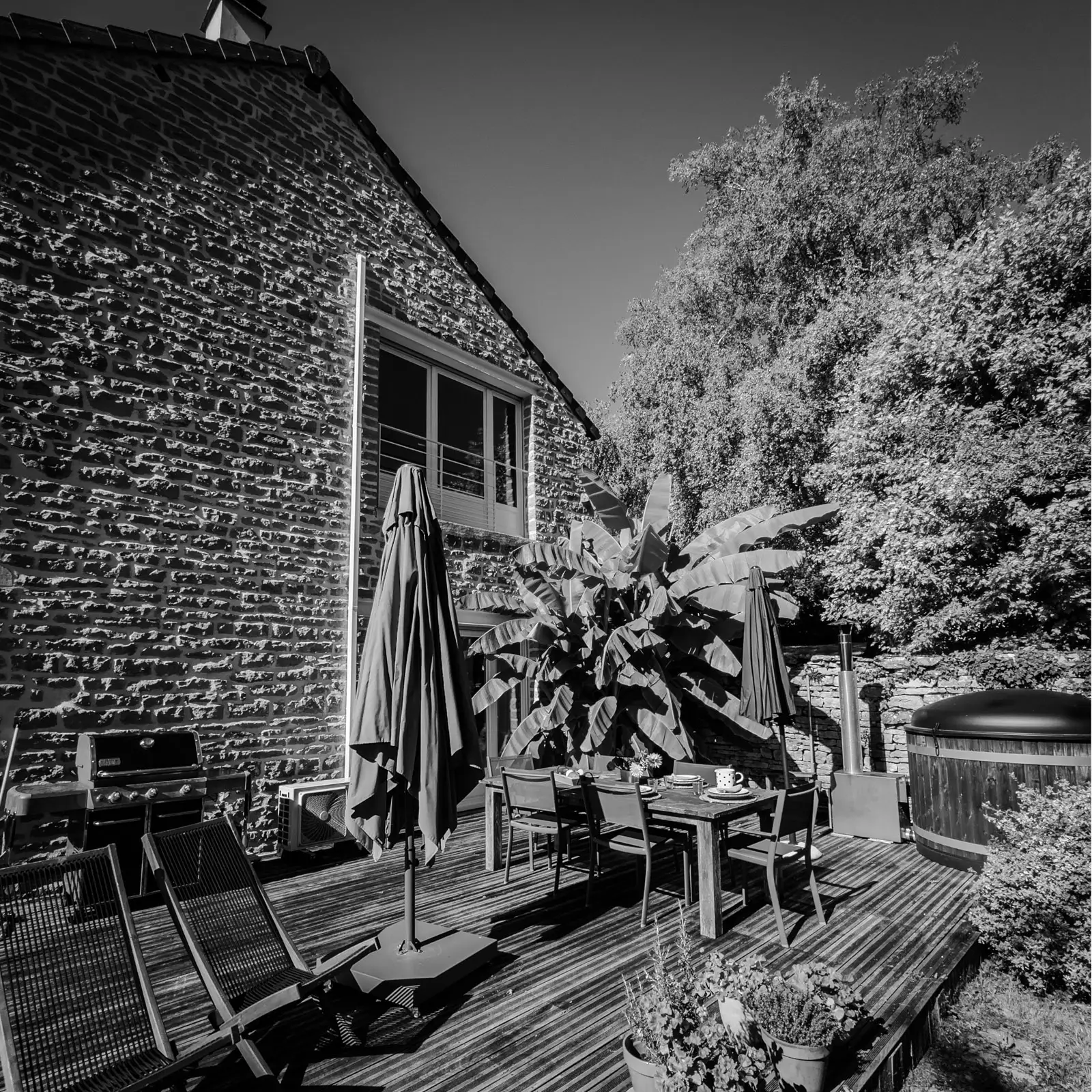 terrasse maison de caractère Culles-les-Roches jardin repas extérieur Bourgogne