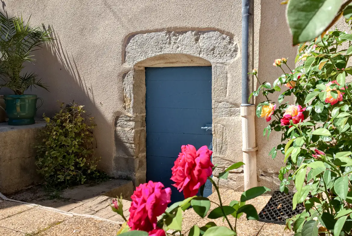 Détail architectural d'une maison du XVIIe siècle à Charolles en Bourgogne du Sud