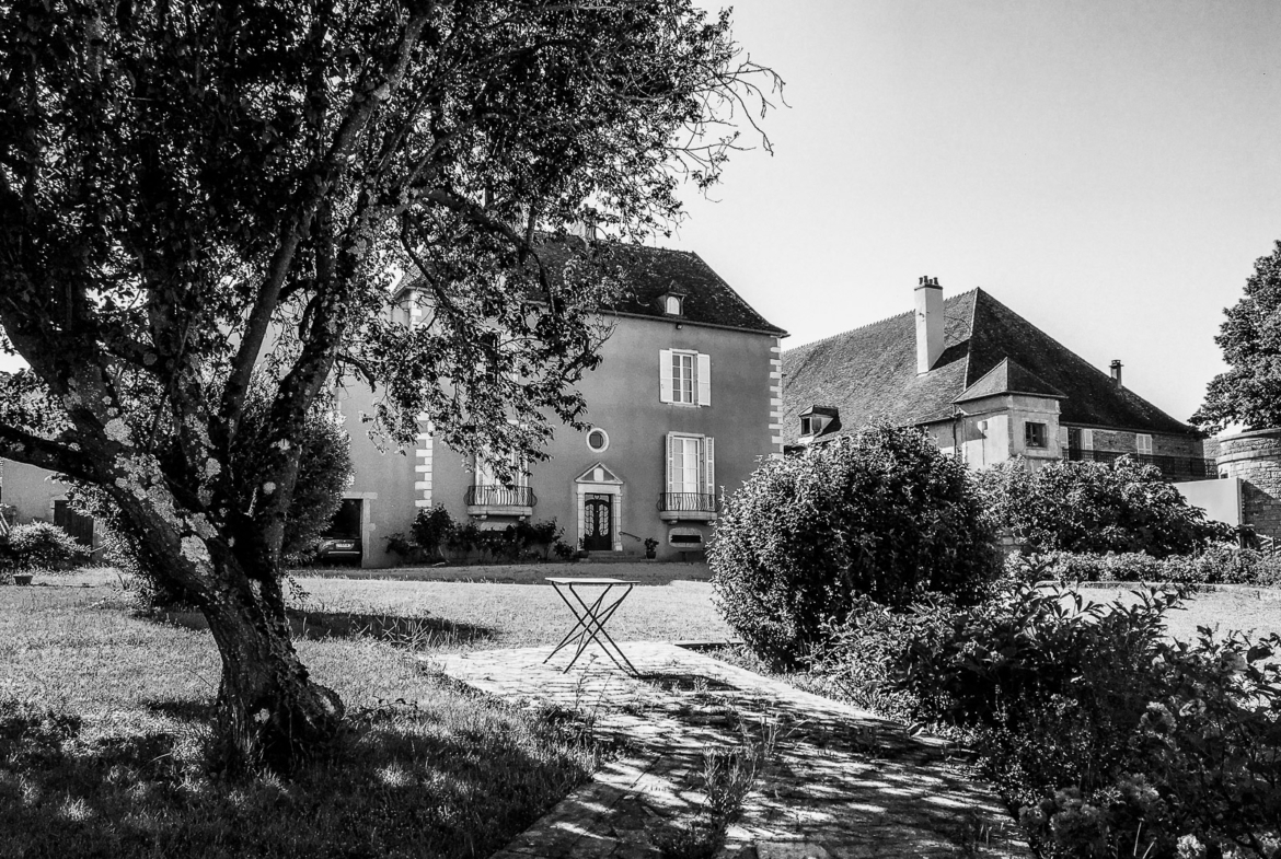 Ancien doyenné des moines de Cluny – Domaine de Montrachet en Bourgogne du Sud