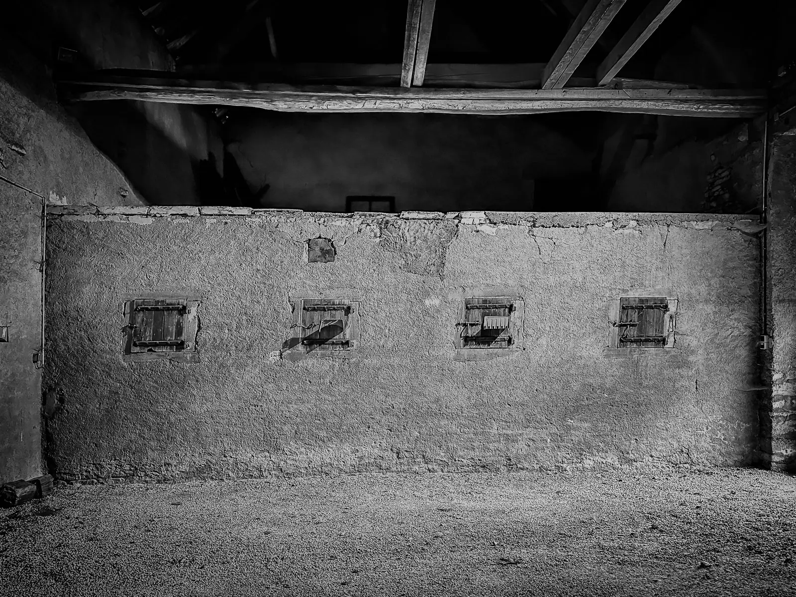 Grange indépendante – potentiel de transformation à Cluny – Intérieur de grange indépendante en pierre avec potentiel de transformation à Cluny
