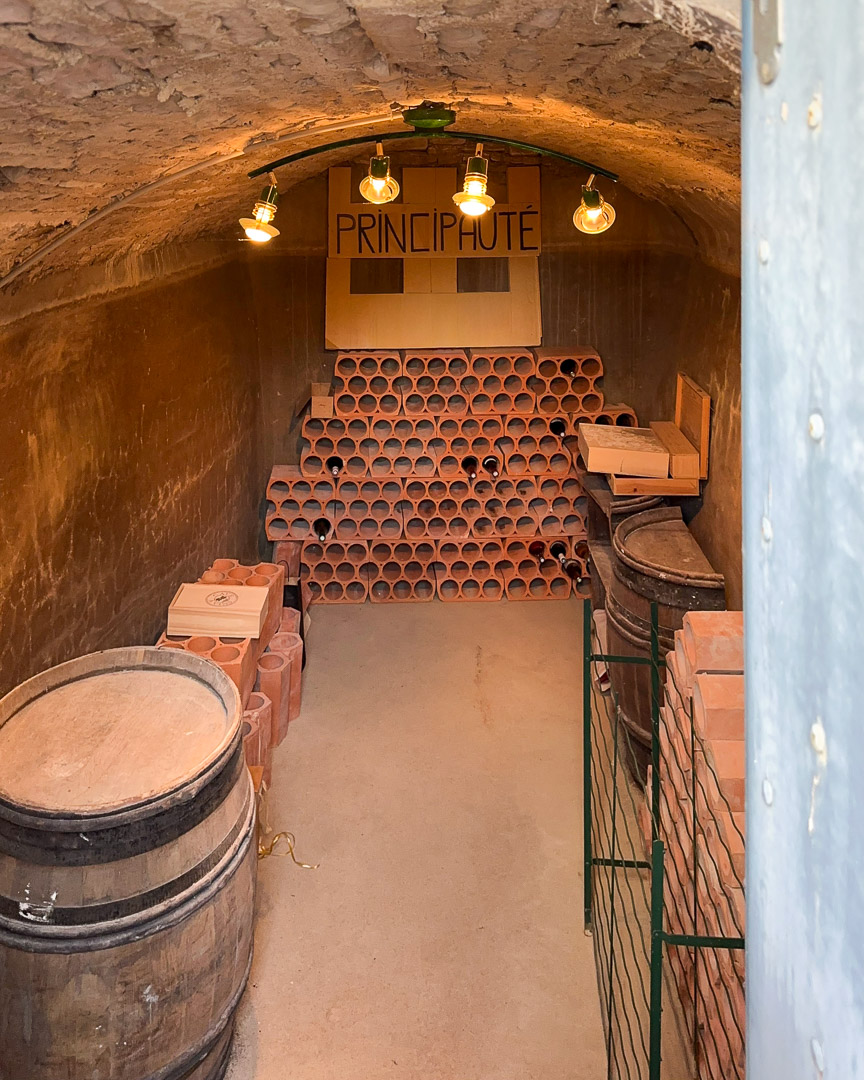 Ancienne cuve d'eau maçonnée transformée en cave à vins naturellement tempérée dans une maison de caractère entre Cluny et Salornay-sur-Guye.