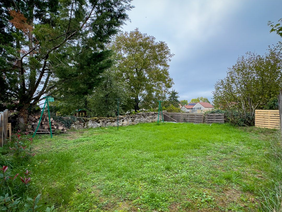 Jardin indépendant situé à proximité d'une maison de caractère de 1815 à Laives